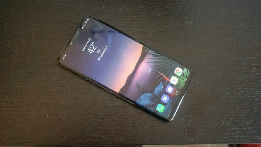 LG G9, Çentik ve Dörtlü Arka Kameraya Sahip