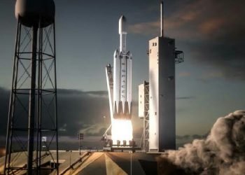 Dünyanın en büyük uzay şirketleri devletler ile yarışabilecek boyuta ulaştı. Özellikle SpaceX şirketi birçok alanda güçlü ekipmanlarla yarışıyor. Hadi gelin konuyla alakalı tüm detaylara birlikte bakalım. Dünyanın en büyük şirketlerine baktığımız zaman genellikle birçok farklı alanda faaliyet yürüttükleri görülüyor. Ayrıca girişimcilerin çoğu kez sadece bir alanda değil aynı zamanda başka dallarda da çalışmalarının olduğunu söyleyebiliriz. Mesela Elon Musk bu konuda iyi bir örnek. Hem elektrikli araçlar hem de uzay alanında çalışmalarına devam ediyor. Onun uzay çalışmaları devletler ile rekabet edebiliyor. SpaceX şirketinin kurucusu olan Musk, devletlerle yarışıyor. Uzay şirketleri devletlerle rekabet içerisinde Bugünlerde Mars oldukça popüler. NASA gibi devasa bir uzay kurumu burada üs korumak için çalışmalar yapıyor. Bu çalışmalar sonucunda kalıcı olarak Mars yüzeyine yerleşme amacındalar. Onların en yakın rakibi Sovyetler Birliği değil. Bildiğiniz üzere NASA bir ABD kurumu ve onların en yakın rakibi Ruslar. Rusya'nın Mars ile ilgili planlarının çok fazla olmadığını söyleyebiliriz. Ancak SpaceX bu konuda NASA ile yarışıyor. Mars gezegenine ulaşabilmek için yapılan çalışmalar ile birlikte şirketler ve devletler arasındaki rekabetin devasa boyutlara ulaştığı görülüyor. Peki sizce bu rekabette kazanan kim olacak?