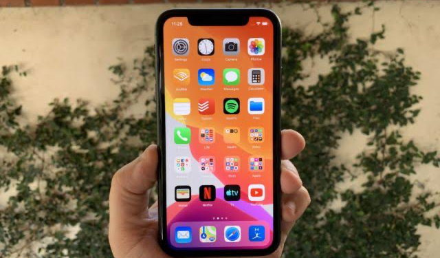 2020 iPad Pro vs iPhone 11 Pro Max