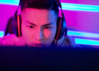 yayıncılar ve oyun yapımcıları