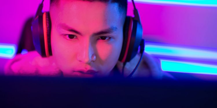 yayıncılar ve oyun yapımcıları