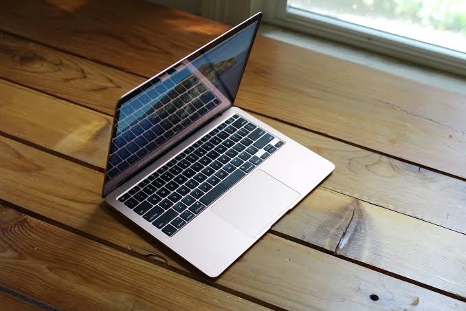 Yeni MacBook Air Kutusundan Çıkıyor!