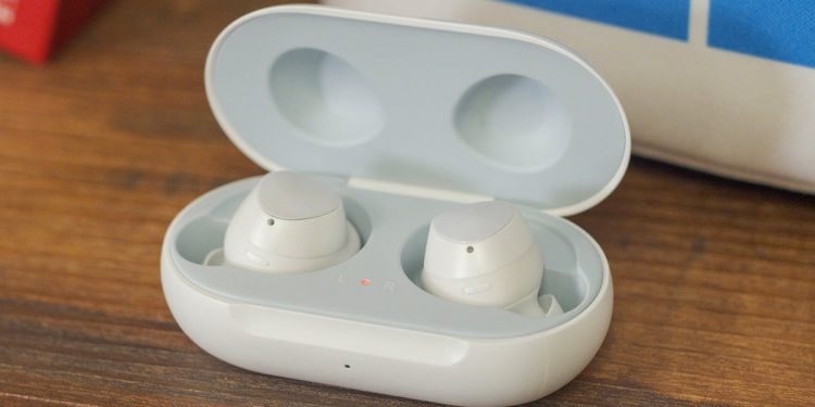 Samsung: iPhone dostu kulaklıklar geliyor