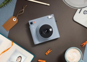 Fujifilm’den instax serisini tamamlayan yeni analog fotoğraf makinesi SQUARE SQ1