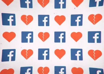 Facebook çalışanların hayatını riske