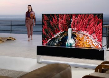 LG Signature OLED R katlanır TV dudak uçuklatan fiyatıyla satışta