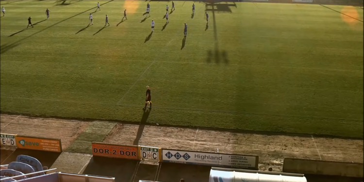 Yapay zeka kamera operatörü, canlı yayında kel kafayı futbol topuyla defalarca karıştırdı