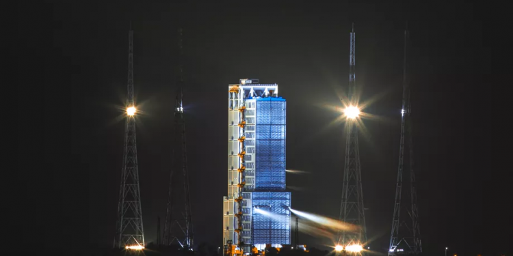 Çin, Ay’dan örnek toplamak için iddialı bir görev başlattı