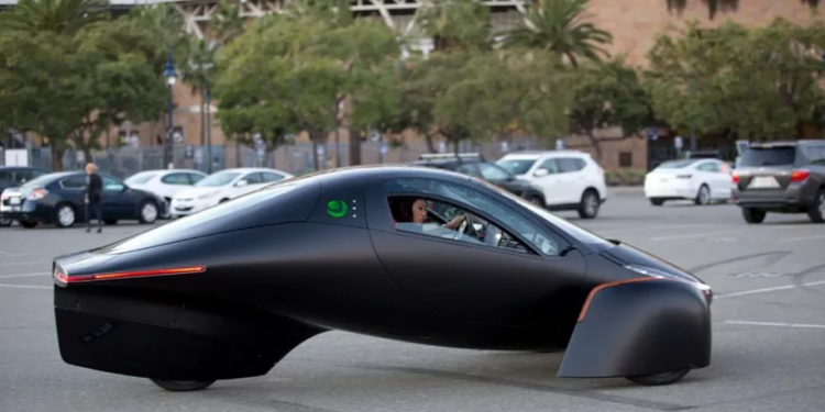 Aptera, şarj edilmesi gerekmediğini söylediği yeni bir Elektrikli Araç ile geri döndü