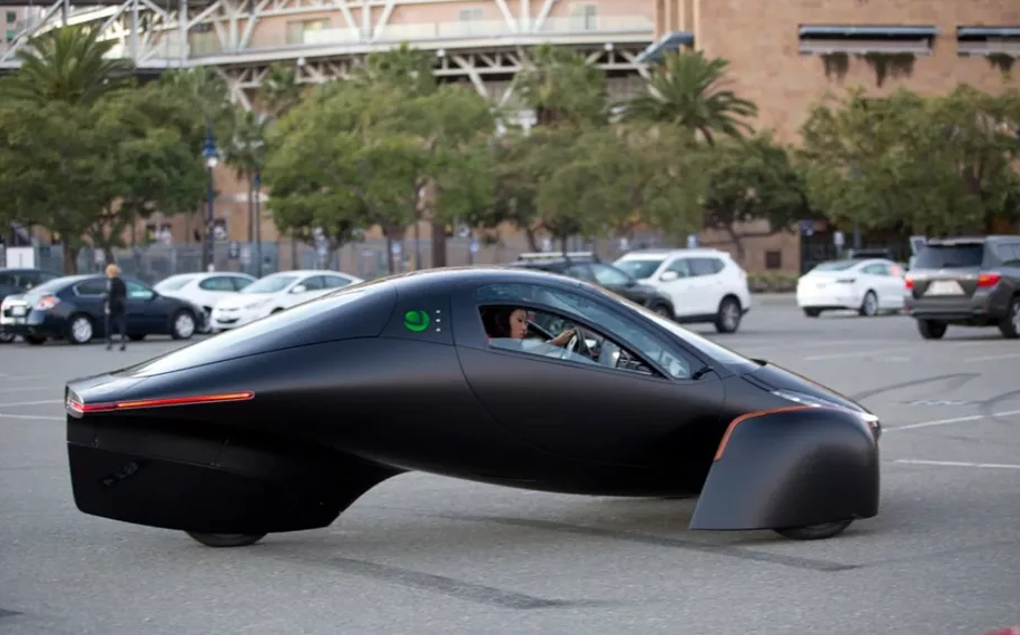 Aptera, şarj edilmesi gerekmediğini söylediği yeni bir Elektrikli Araç ile geri döndü