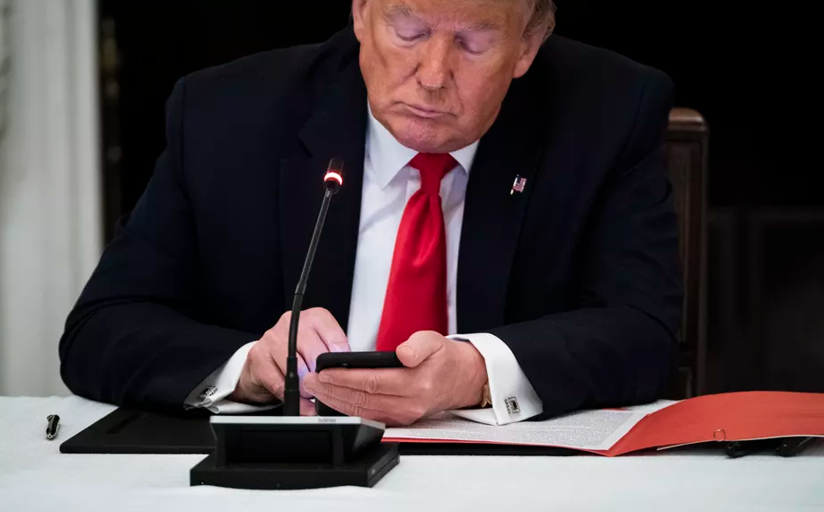 Twitter, Trump’ı kalıcı olarak yasakladı