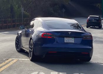 Yenilenmiş Tesla Model S canlı olarak görüldü