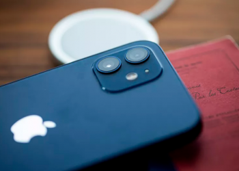 Apple, katlanabilir iPhone ekranlarının prototiplerini hazırlıyor