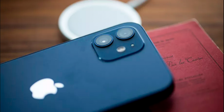 Apple, katlanabilir iPhone ekranlarının prototiplerini hazırlıyor