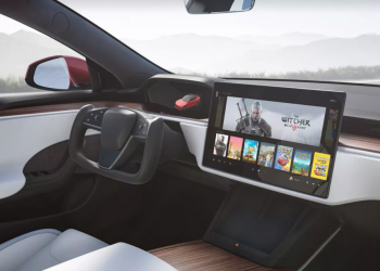 Tesla’nın yeni arabaları park, geri vites ve sürüş arasında otomatik geçiş yapabilecek