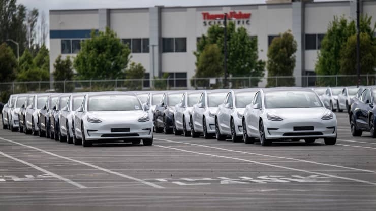 Tesla Kaliforniya’da Model 3 üretimini durdurdu