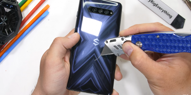 Black Shark 4, Asus ve Lenovo gibi rakiplerinden sağlam çıktı