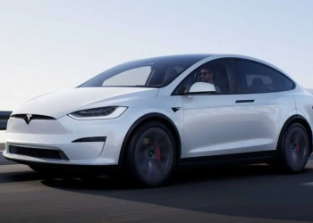 Tesla Model X Plaid Plus elektrikli otomobil