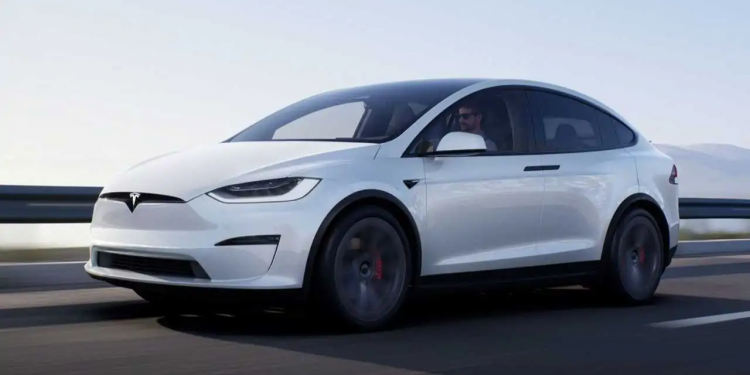 Tesla Model X Plaid Plus elektrikli otomobil