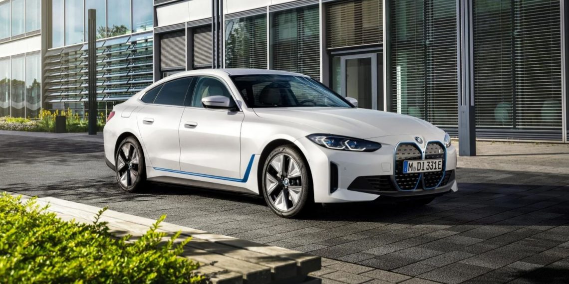 BMW i4 EV ve iX SUV modellerinin fiyatları belli oldu