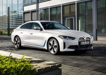 BMW i4 EV ve iX SUV modellerinin fiyatları belli oldu