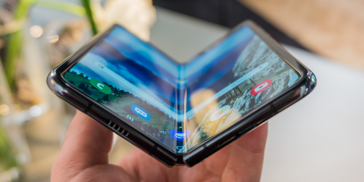 Samsung, İki Yerden Katlanabilen Telefon Patenti Aldı