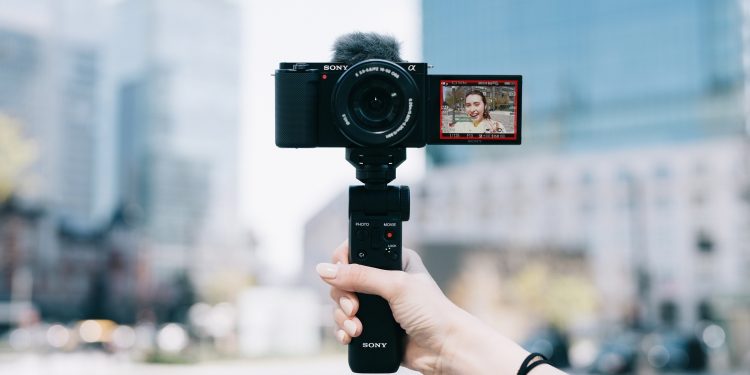 Yeni Değiştirilebilir Lensli Vlog kamerası ZV-E10