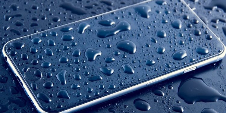 Suya Dayanıklı Telefonlar