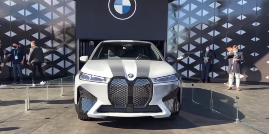 Renk Değiştiren BMW iX Flow Aracı Tanıtıldı