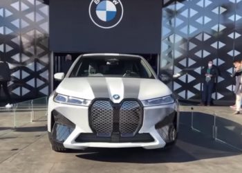 Renk Değiştiren BMW iX Flow Aracı Tanıtıldı