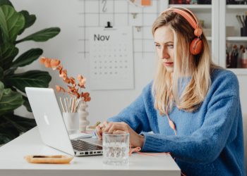 Mırıldanarak Şarkı Bulma