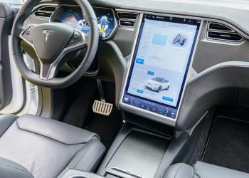 Tesla 54 bin aracını geri çağırıyor