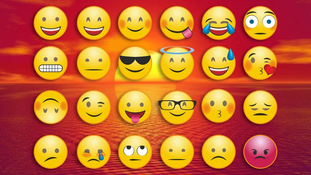 En İyi 5 Emoji Yapma Sitesi