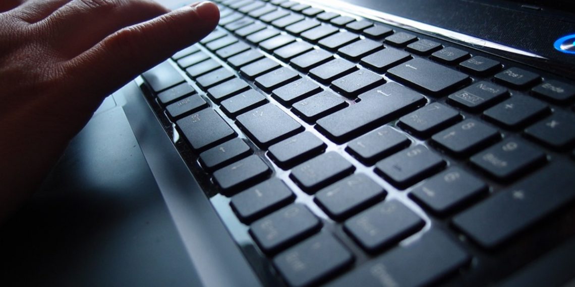 Klavye Nasıl Temizlenir?