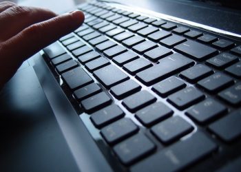 Klavye Nasıl Temizlenir?