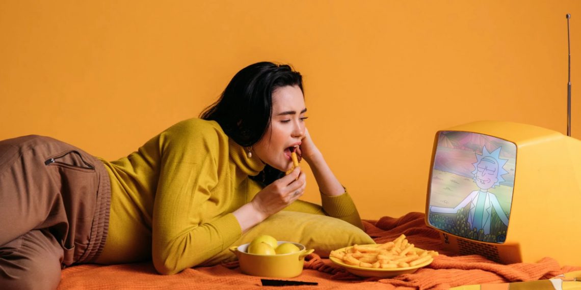 Yemek Yerken İzlenecek Filmler ve Diziler Neler?