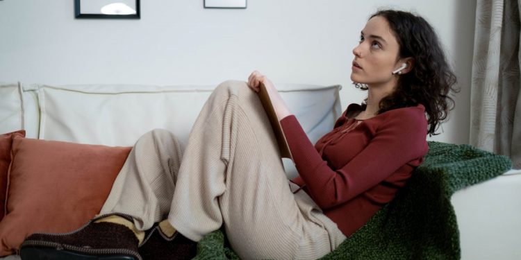 Uzun Süre Kulaklık Takmanın Zararları Neler?