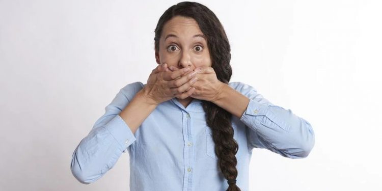 Kol Kırılır Yen İçinde Kalır Ne Demek?