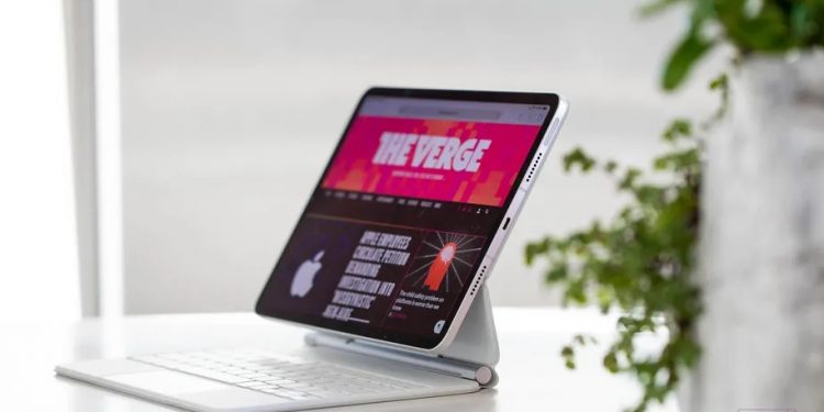 Apple iPadOS 16 ile Dizüstü Bilgisayar Formatına Gidiyor