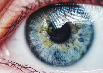 Lensle Uyumak Zararlı mı?