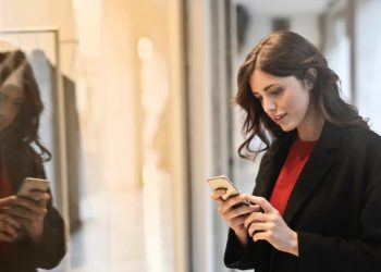 Telefon Ekran Sararması Sorununun Çözümü Nedir?