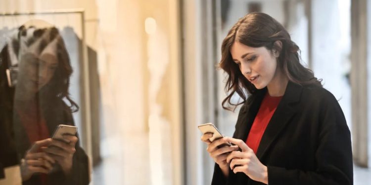 Telefon Ekran Sararması Sorununun Çözümü Nedir?