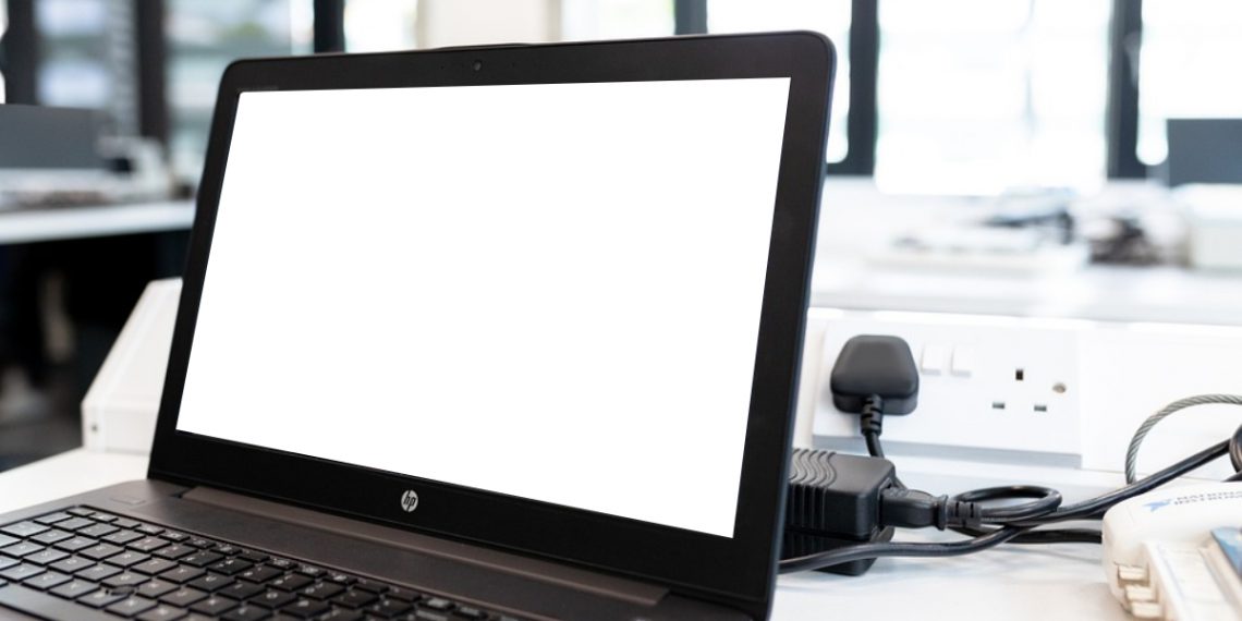 Bilgisayar Ekranı Beyaz Oldu, Ne Yapmalıyım?