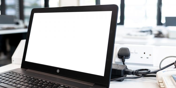 Bilgisayar Ekranı Beyaz Oldu, Ne Yapmalıyım?