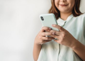 Google Sürekli Olarak Duruyor Hatası ve Çözümü