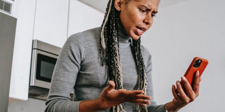 WhatsApp Sürekli Çevrim İçi Görünmek