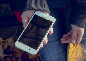 AMOLED Ekran Nedir? LCD ile Farkı Nedir?