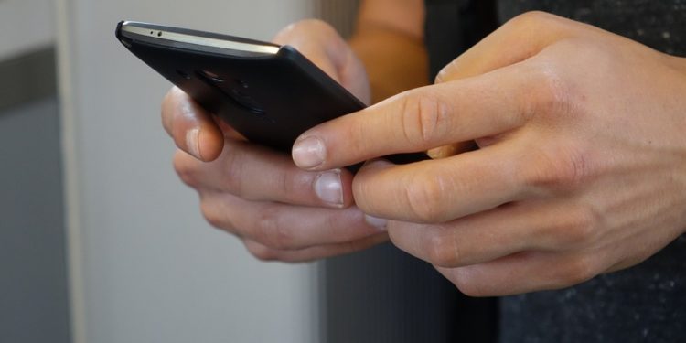 WhatsApp Mesaj Saklama Özelliği Alıyor