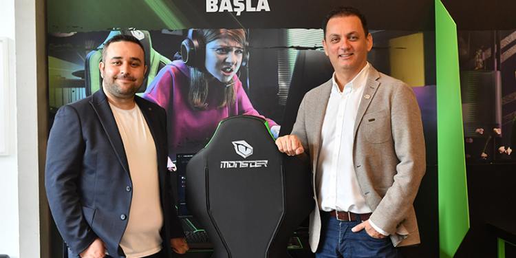 Monster Notebook Büyümeye Devam Ediyor