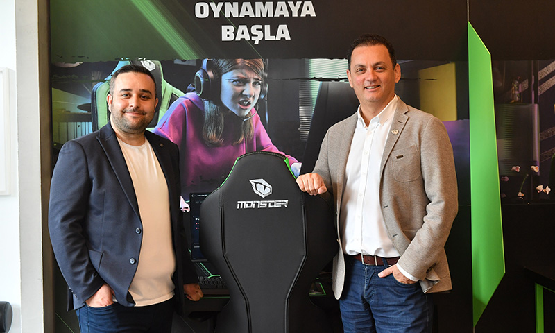 Monster Notebook Büyümeye Devam Ediyor